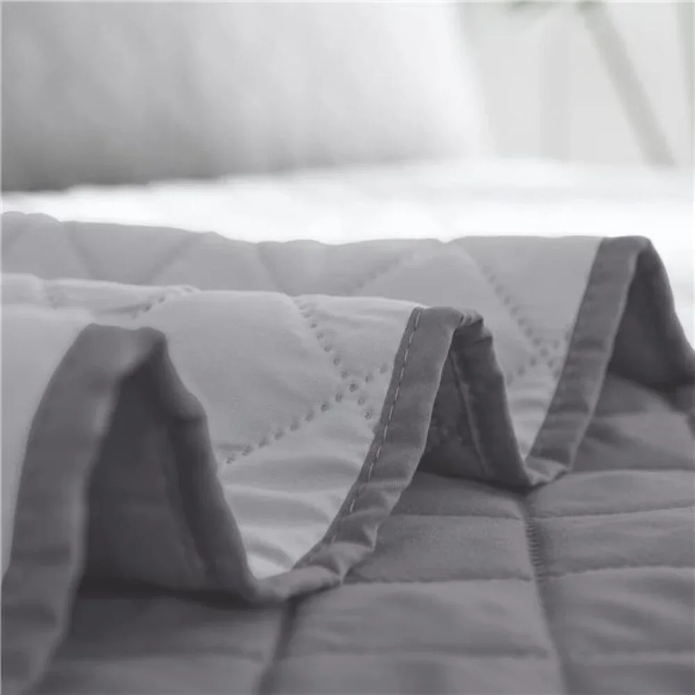 Easy-Going Full/Queen Size Reversible Quilt Set with 1 Quilt and 2 Pillow Shams